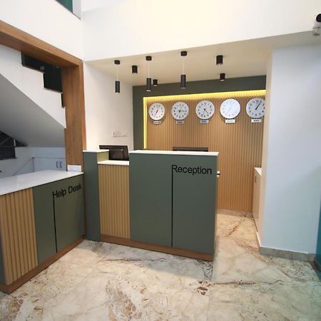 Hotel Royal Blooms บังกาลอร์ ภายนอก รูปภาพ