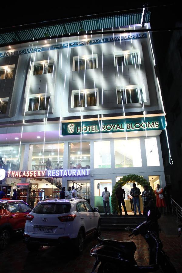 Hotel Royal Blooms บังกาลอร์ ภายนอก รูปภาพ