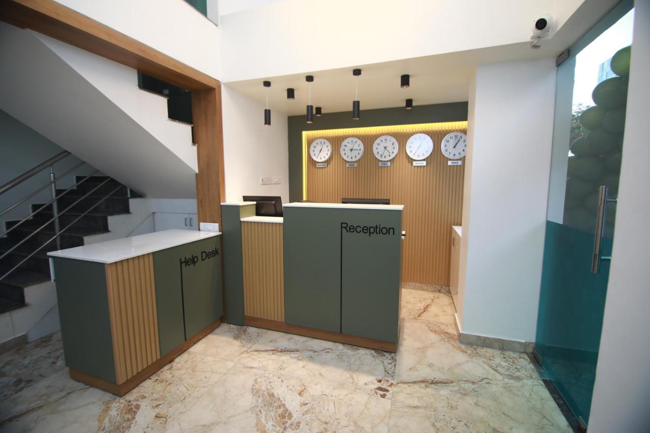 Hotel Royal Blooms บังกาลอร์ ภายนอก รูปภาพ