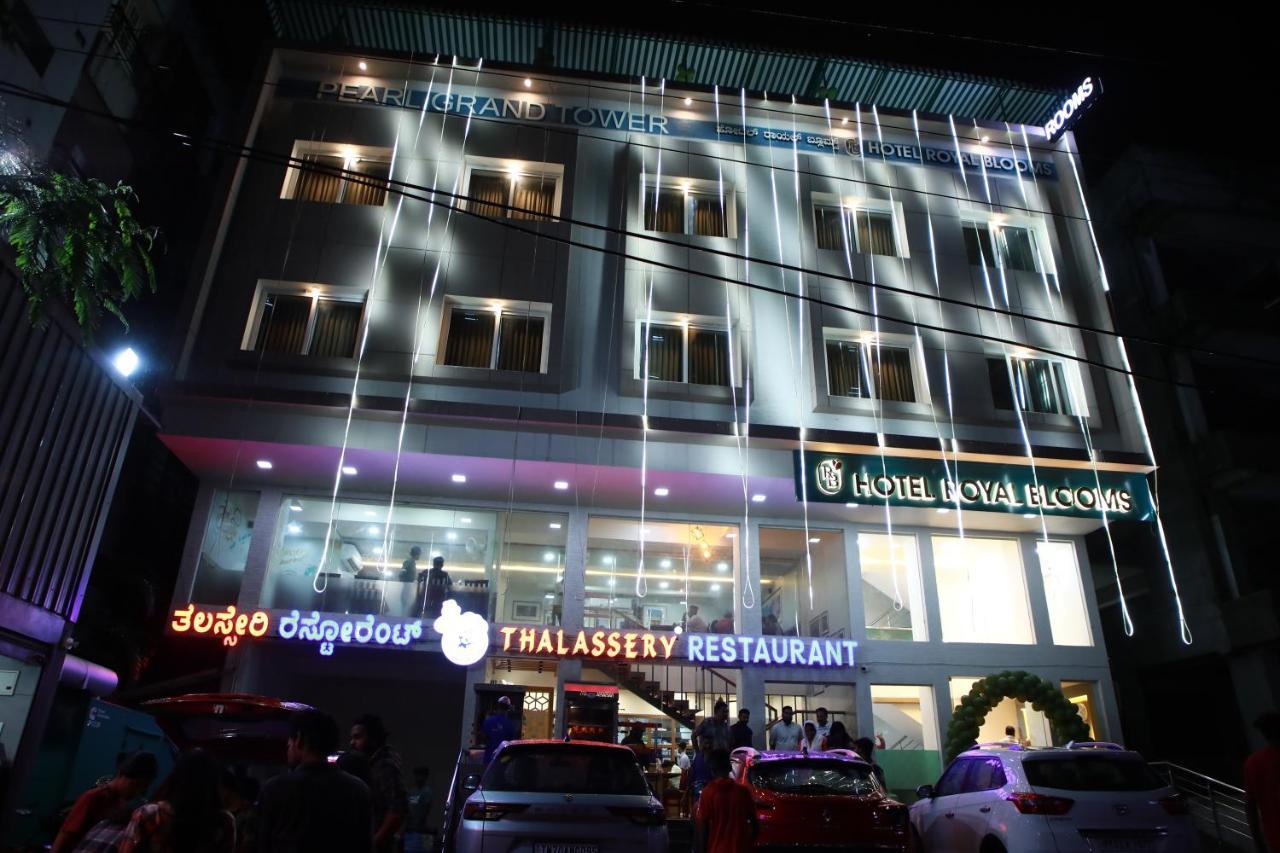 Hotel Royal Blooms บังกาลอร์ ภายนอก รูปภาพ